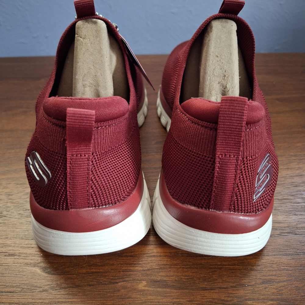 NEW Skechers Wide Fit Maroon Red Stretch Fit Shoes - Picture 3 of 4